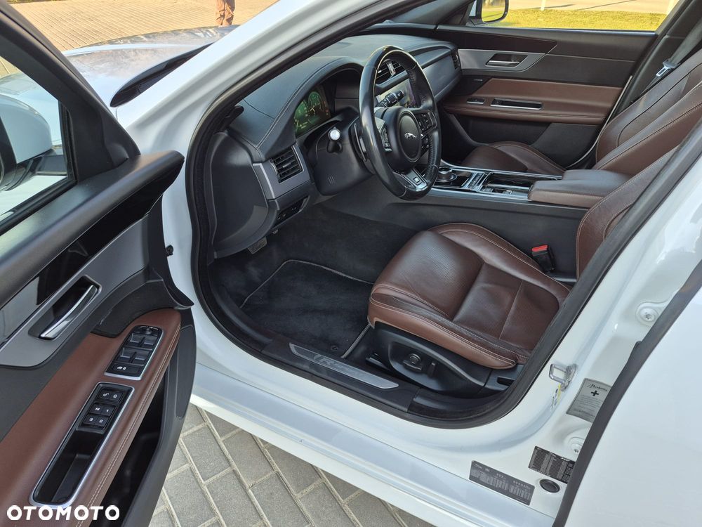 Jaguar XF 2.0 i4D AWD Prestige - 10