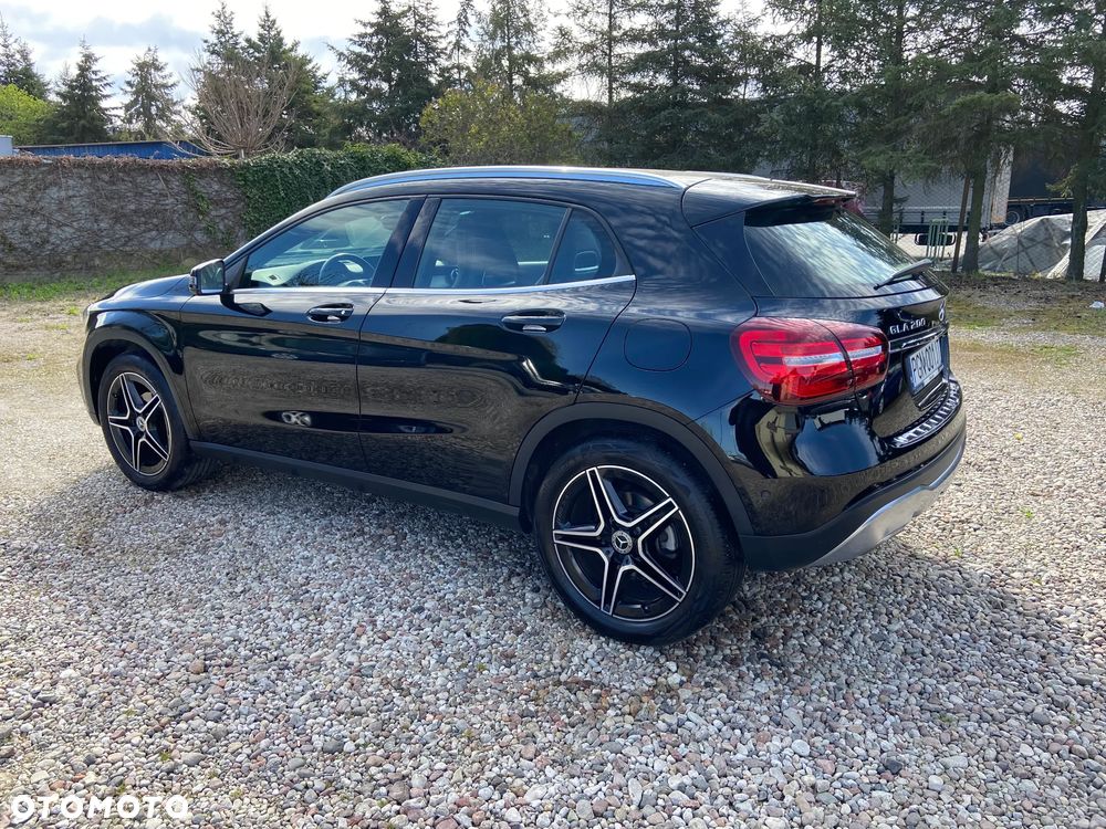 Mercedes-Benz GLA - 8
