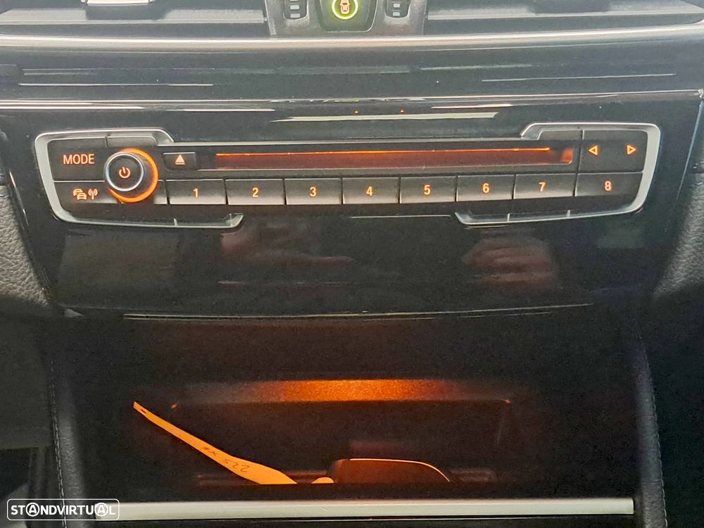 BMW 225xe Active Tourer - 17