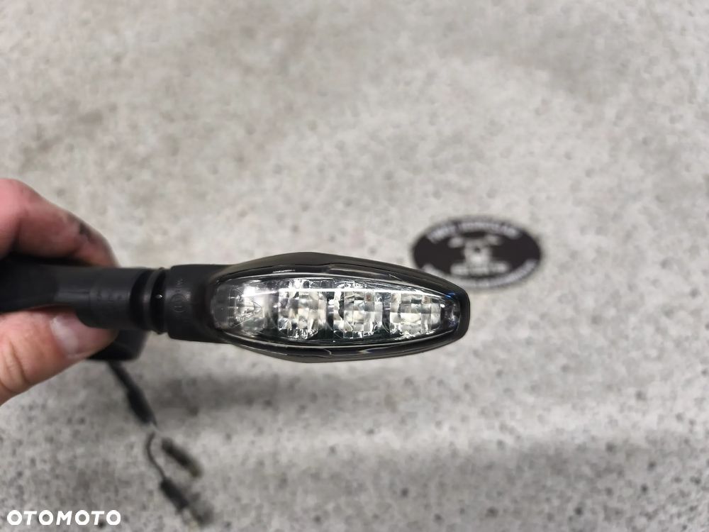 Kierunkowskaz lewa przód, mocowanie kierunkowskazu Triumph Trident 660 2022 - 3