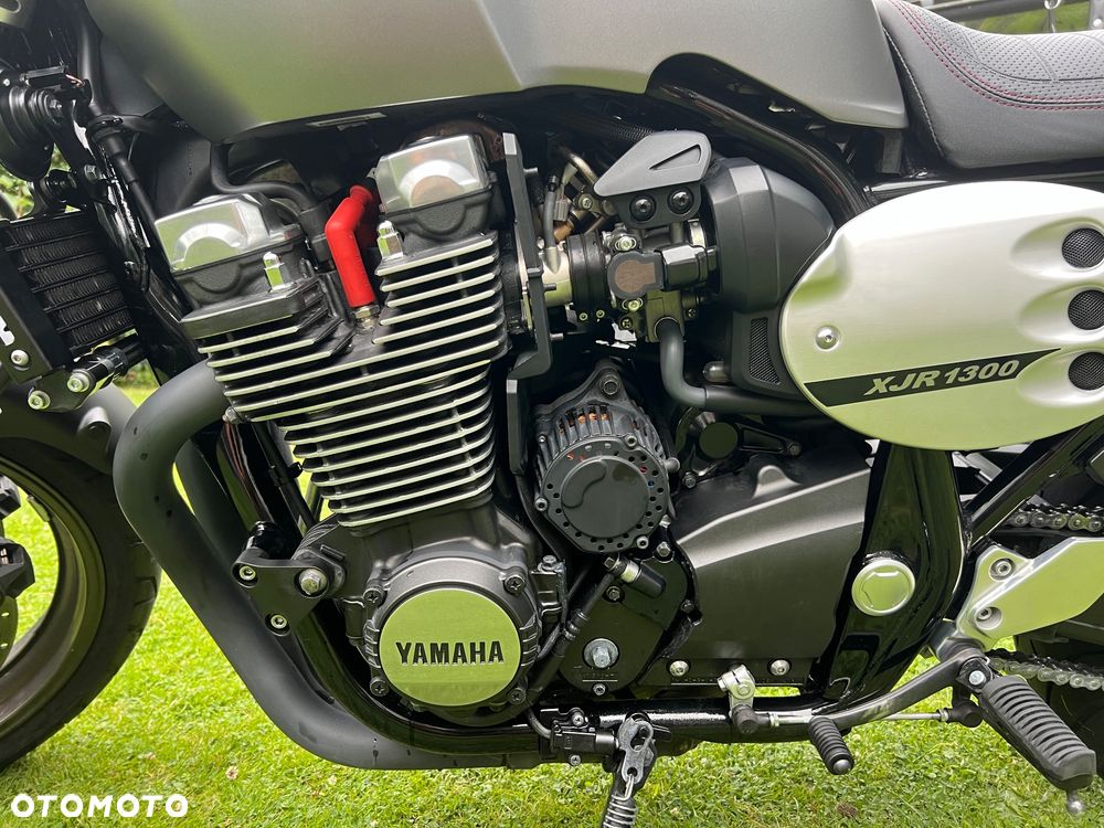 Yamaha XJR - 9