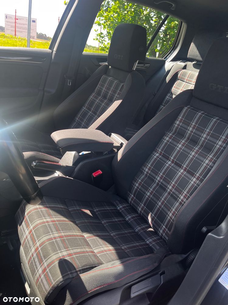 Volkswagen Golf - 15