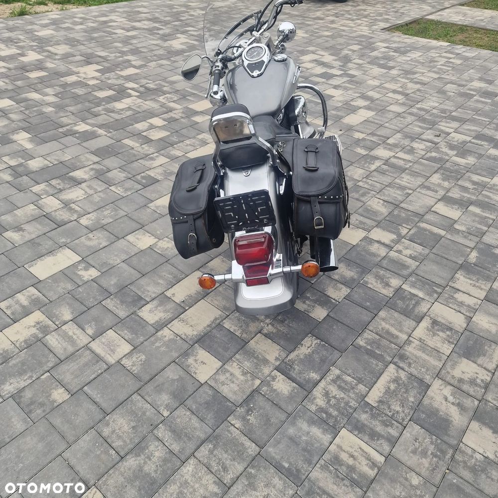 Suzuki Intruder - 8