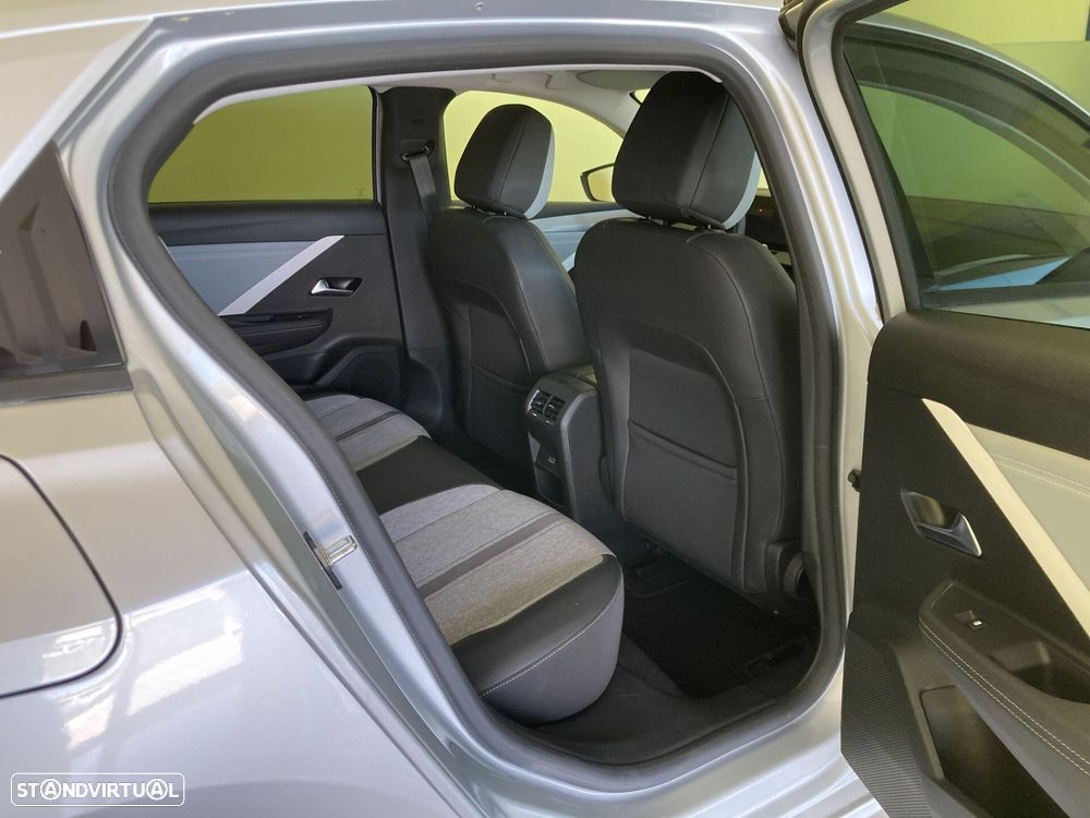 Opel Astra 1.2 T Elegance - 16