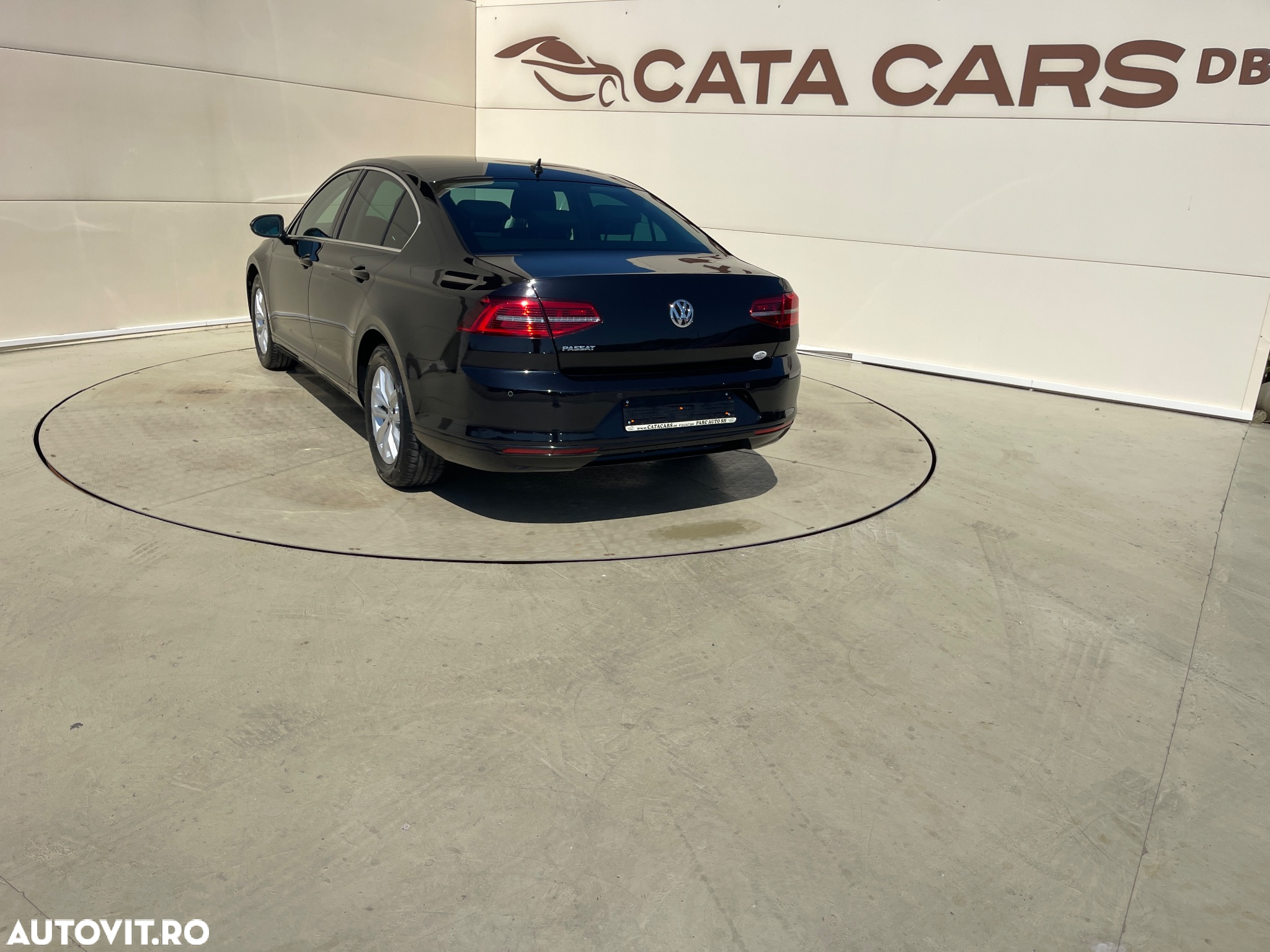 Volkswagen Passat - 11
