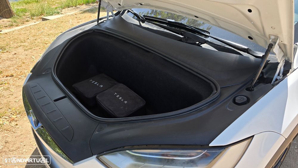 Tesla Model X - 6