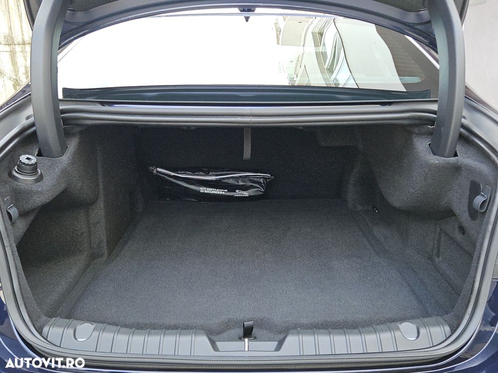 Jaguar XF D200 AWD R-Dynamic SE - 21
