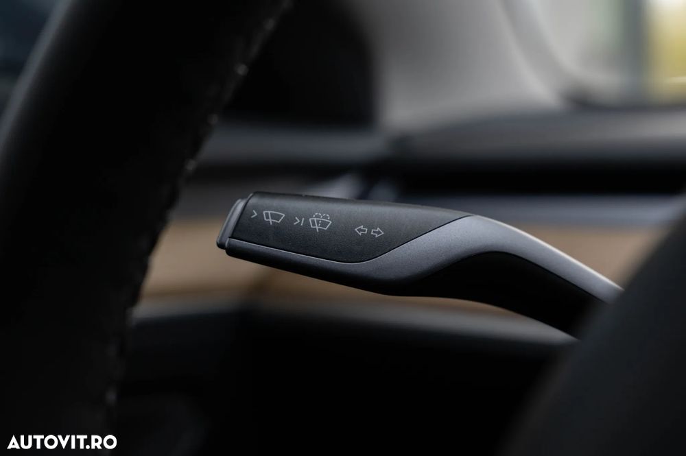 Tesla Model 3 Long Range AWD Premium - 27