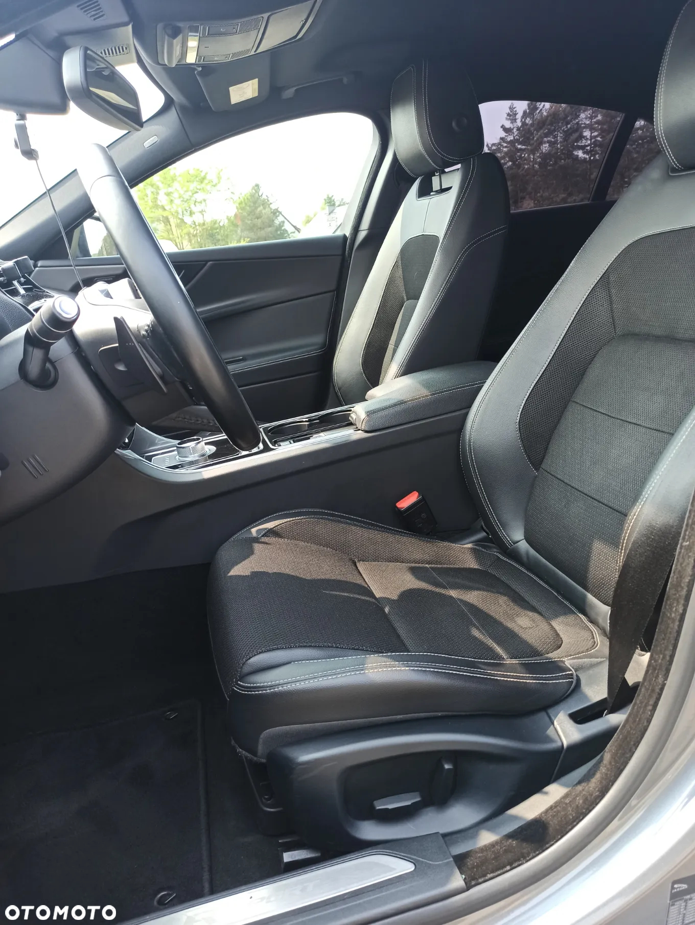 Jaguar XE 2.0 D R-Sport - 14