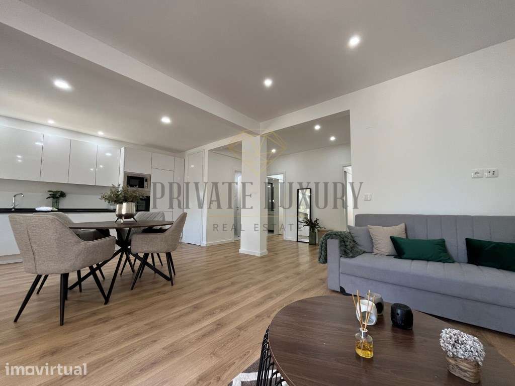 Apartamento T3 renovado com suíte 3 WCs e varanda em Benfica - Grande imagem: 3/25