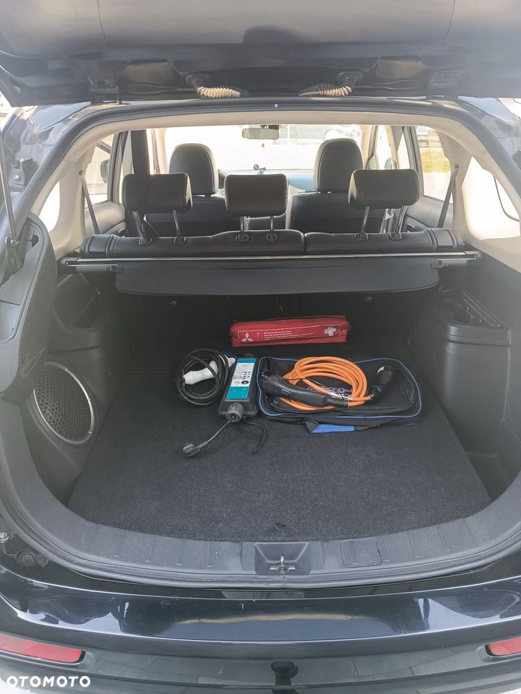 Mitsubishi Outlander Instyle NAVI + - 13
