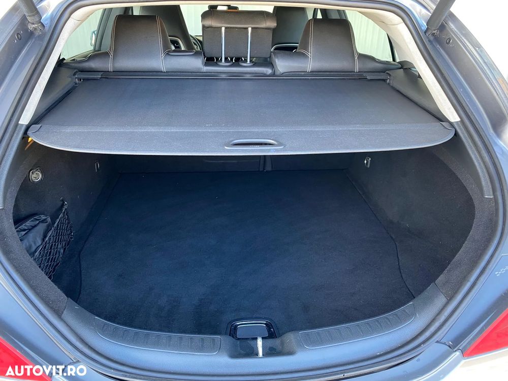 Mercedes-Benz CLA - 13