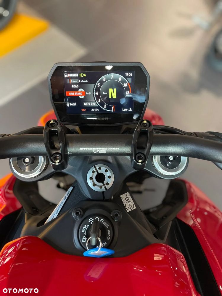 Ducati Streetfighter V2 - 14