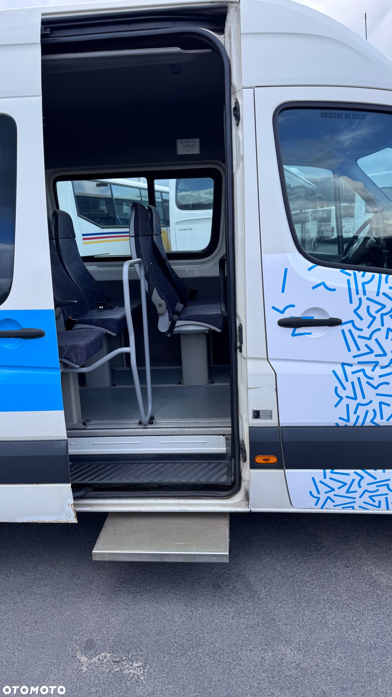 Volkswagen Crafter / 23 miejsca / Cena:67000 zł netto - 12