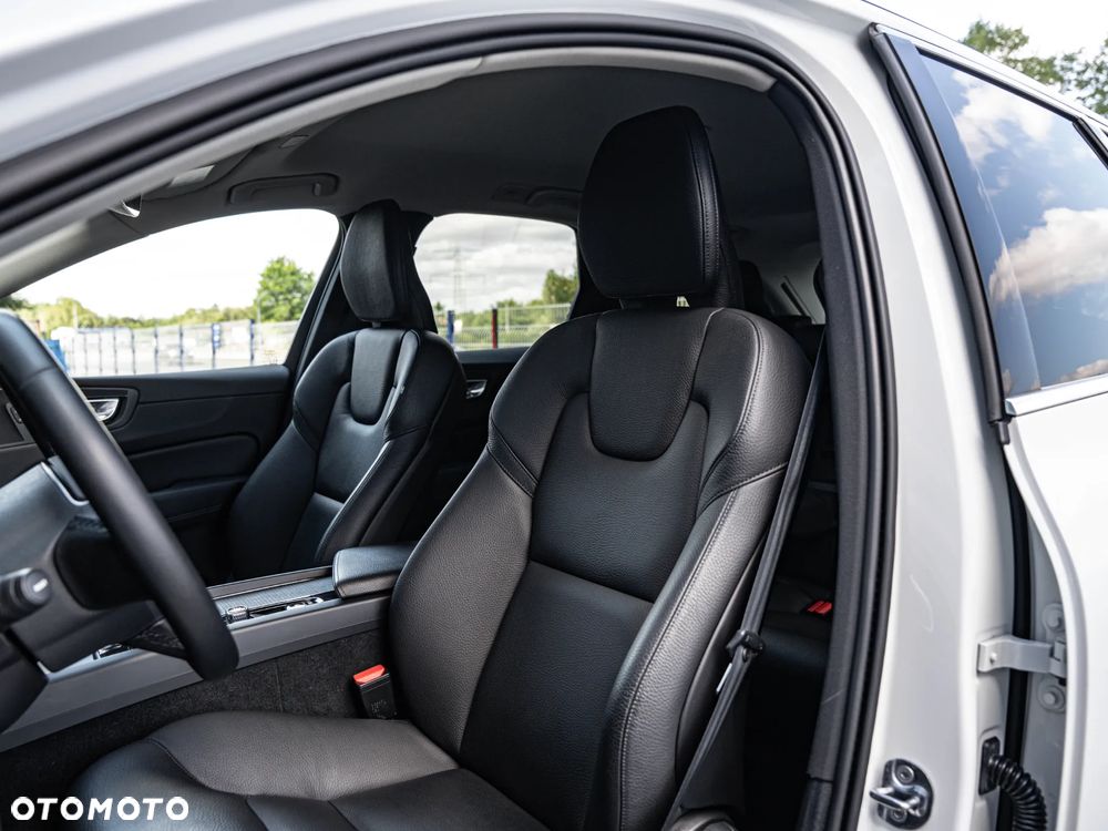 Volvo XC 60 B4 D Geartronic Momentum Pro - 23