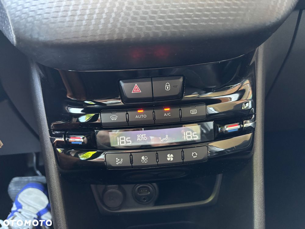 Peugeot 2008 PureTech 110 GPF Stop&Start EAT6 Allure - 24