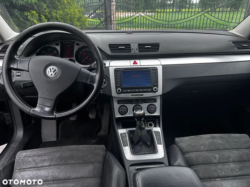 Volkswagen Passat 2.0 TDI DPF Highline - 14