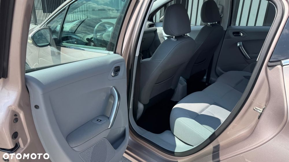 Peugeot 208 - 22