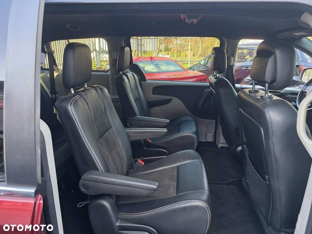 Dodge Grand Caravan - 25