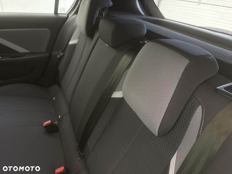 Opel Astra 1.2 T Edition S&S - 18