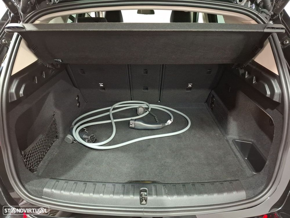 BMW iX1 eDrive20 — fotografia 27