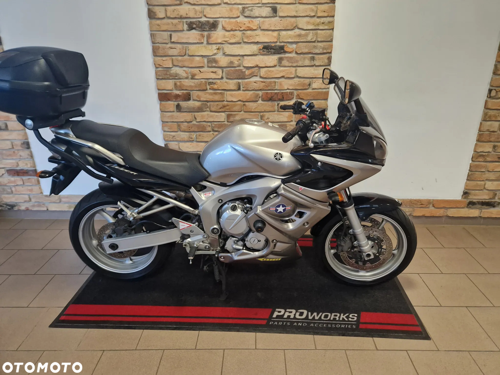 Yamaha FZ6 - 3