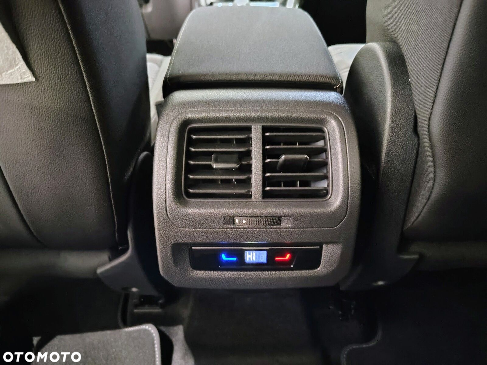 Volkswagen Touran - 18