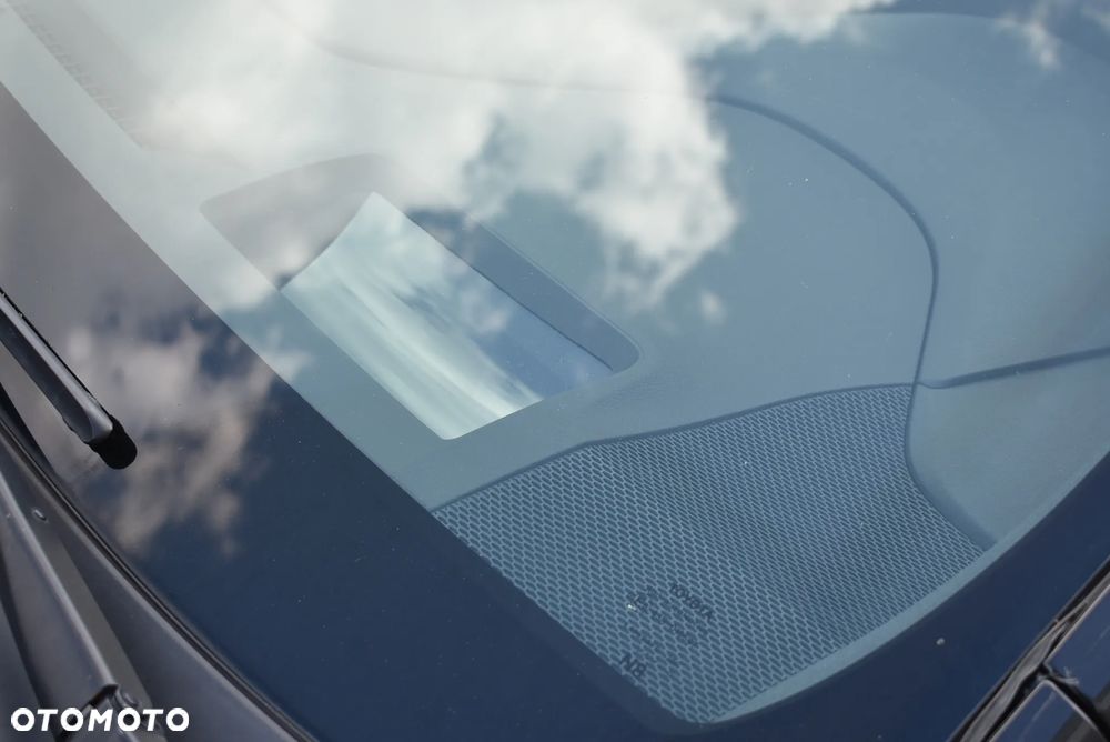 Toyota Corolla 2.0 Hybrid Executive - 19