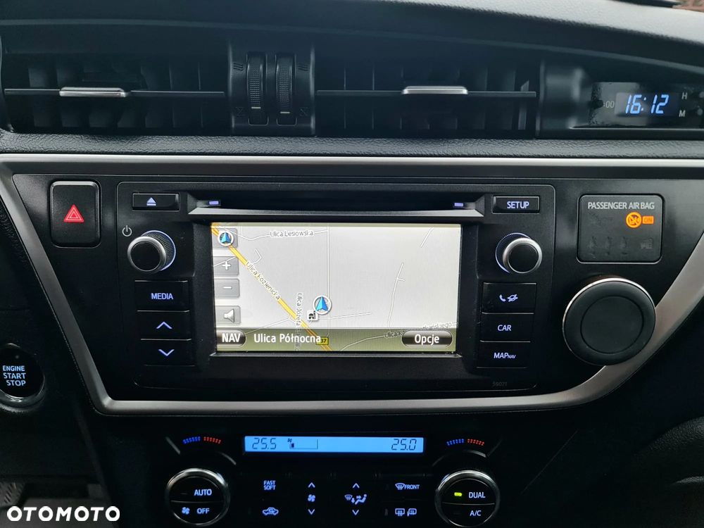 Toyota Auris 2.0 D-4D Executive - 24