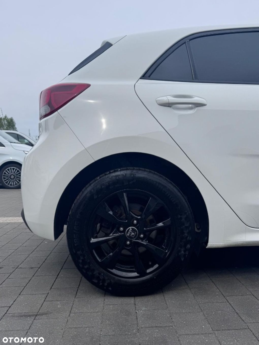 Kia Rio - 16