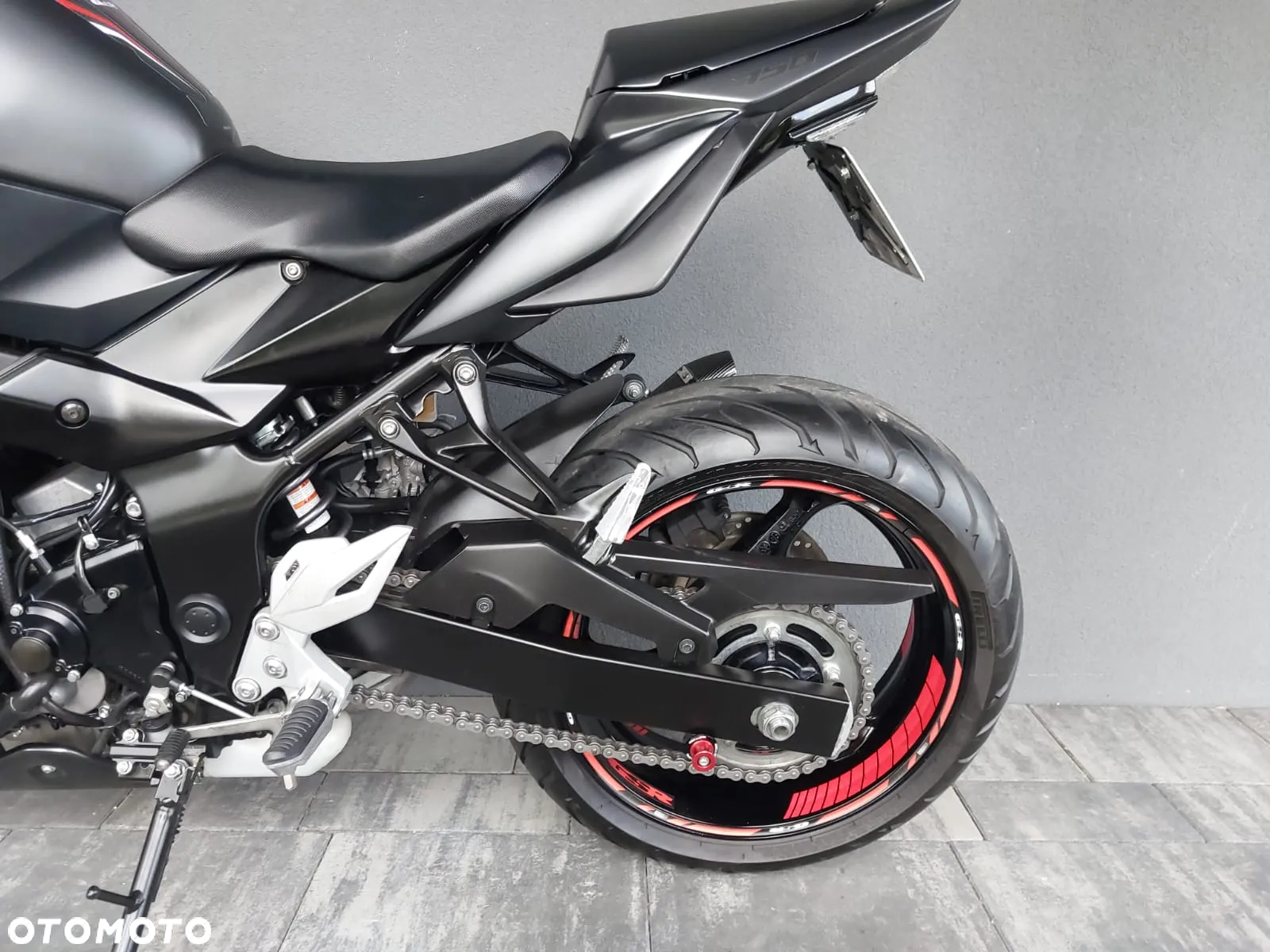 Suzuki GSR - 7