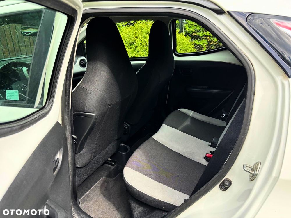 Toyota Aygo x-play touch - 8