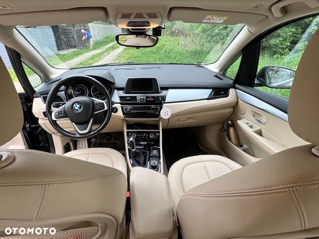 BMW Seria 2 218d - 8