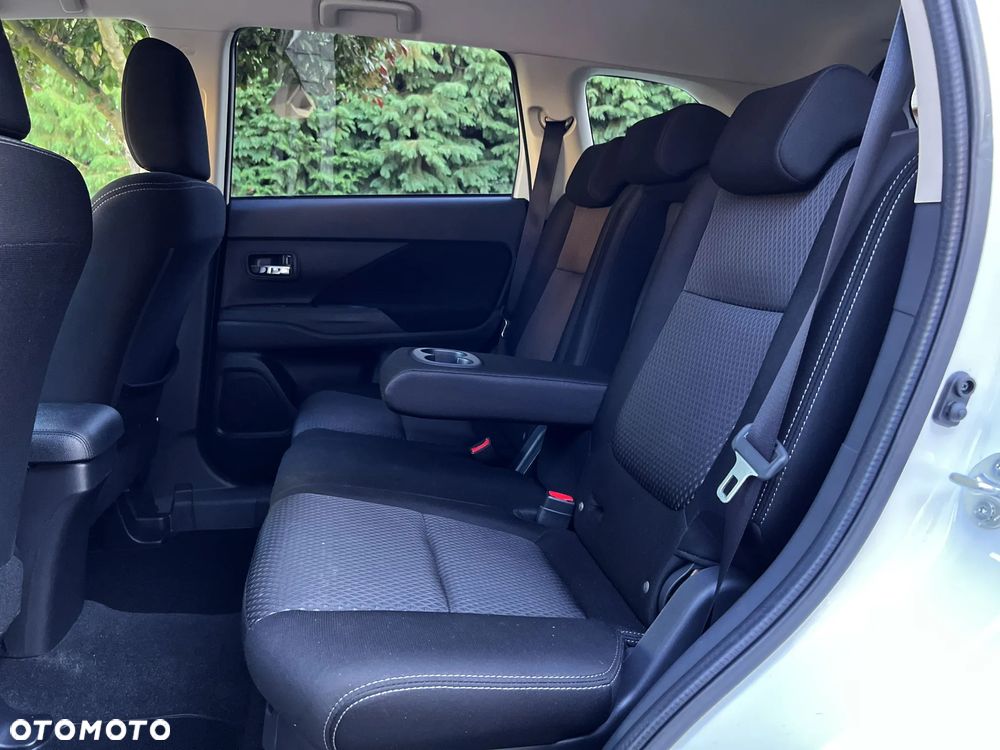 Mitsubishi Outlander 2.0 2WD SUV-Star - 23