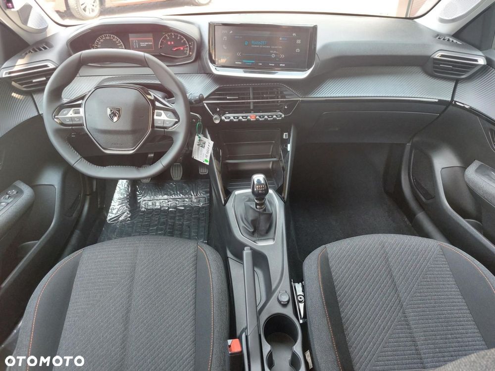 Peugeot 208 - 13