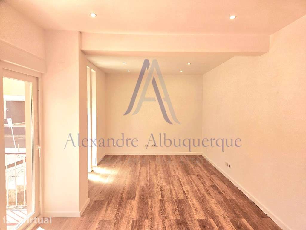 Apartamento T4 Renovado com Varanda - Olivais - Grande imagem: 2/40