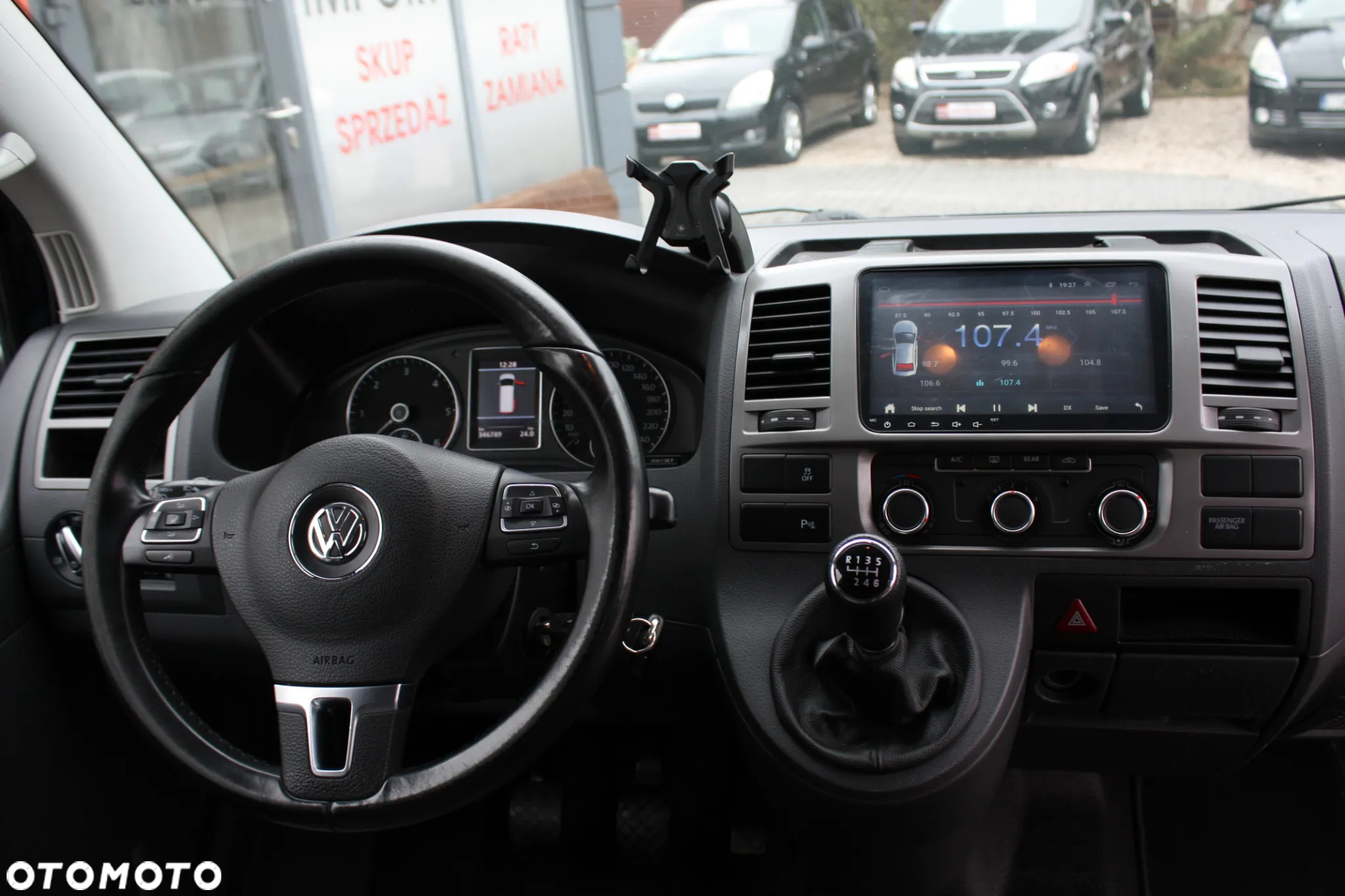 Volkswagen Caravelle - 20