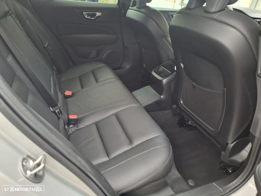 Volvo V60 2.0 T6 AWD TE Plus Dark - 25