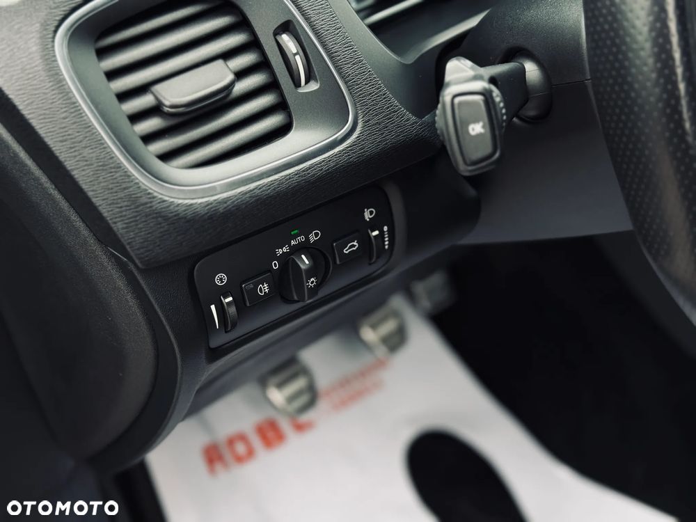 Volvo V40 D2 Momentum - 27