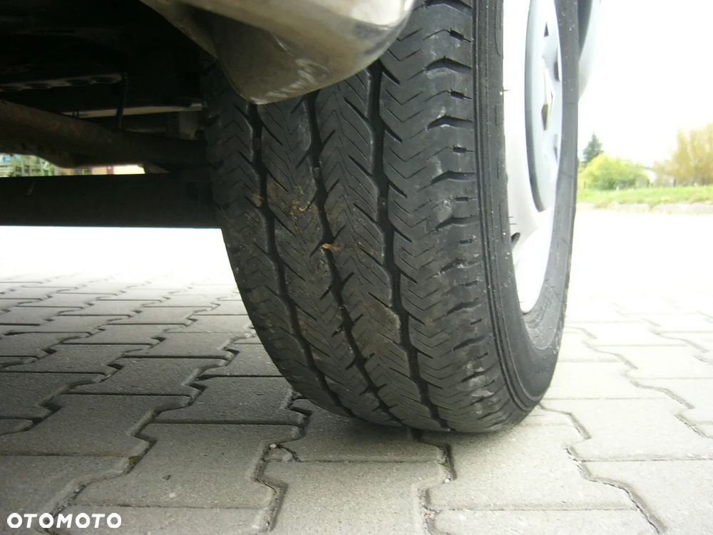 Renault Master Maxi L3H2 2.5 dci 100 Ps Brygadówka 6 osób - 19