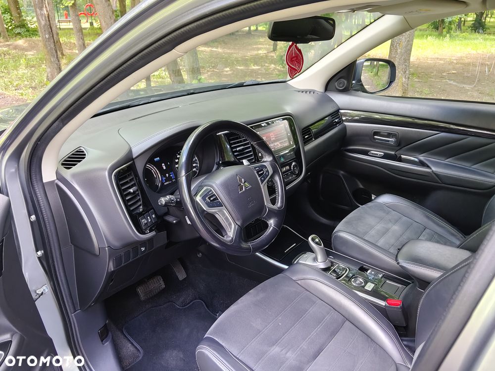 Mitsubishi Outlander 2.0 4WD - 18