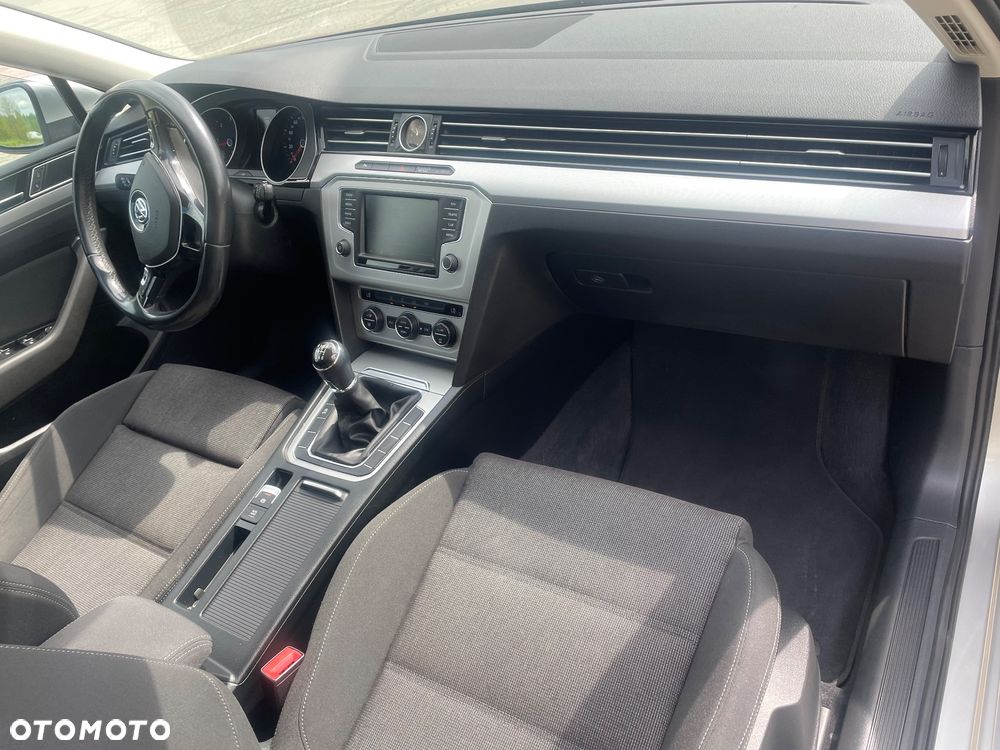 Volkswagen Passat - 19