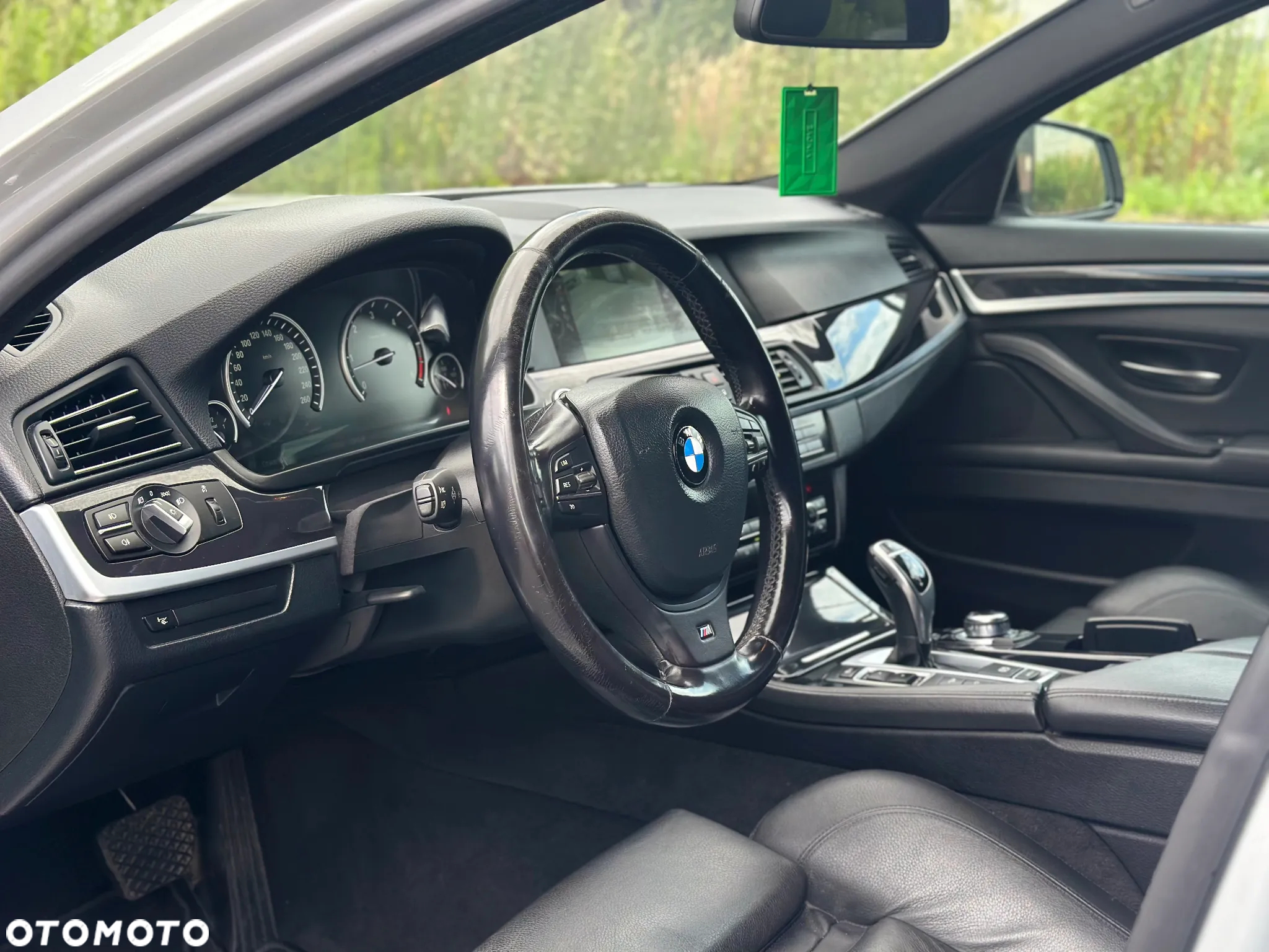 BMW Seria 5 530d xDrive Touring - 9