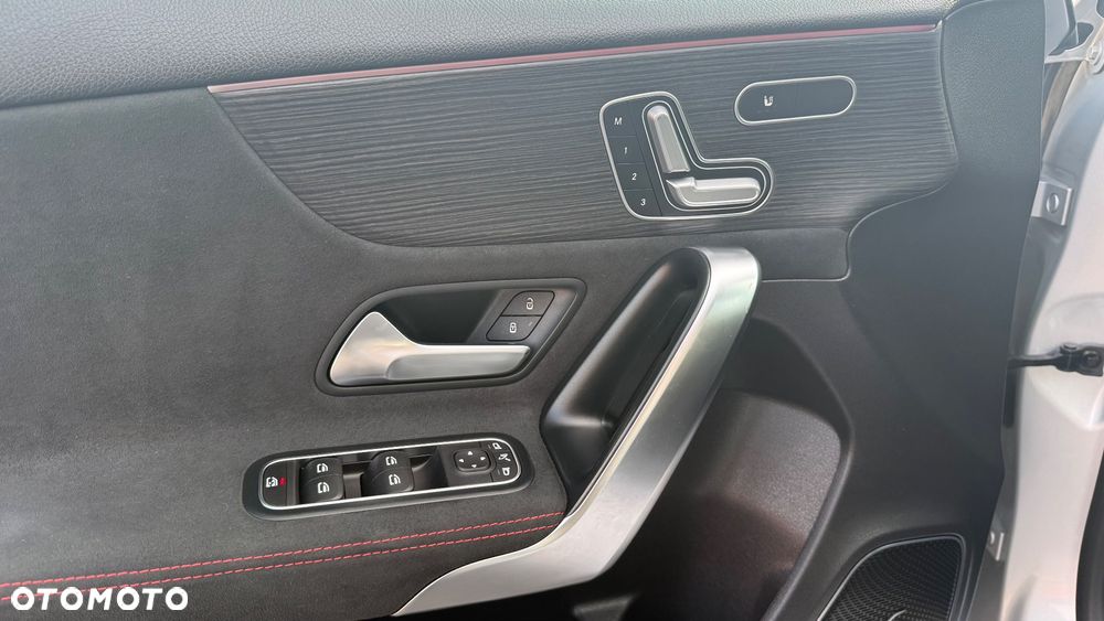 Mercedes-Benz Klasa A AMG 35 4Matic AMG Speedshift DCT 7G - 16