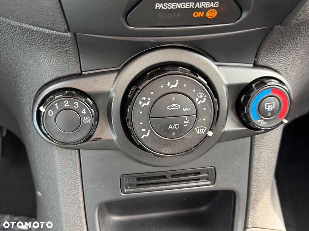 Ford Fiesta 1.5 TDCi SYNC Edition - 23