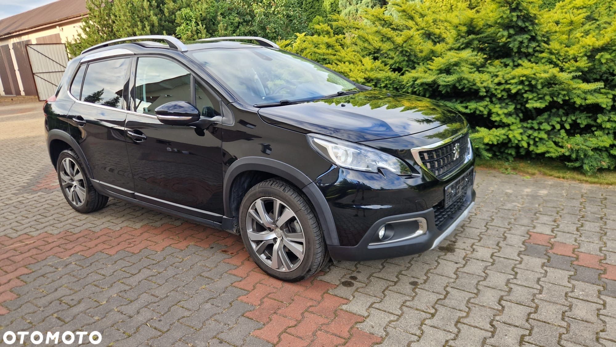 Peugeot 2008 1.2 Pure Tech GPF Allure S&S EAT6 - 1