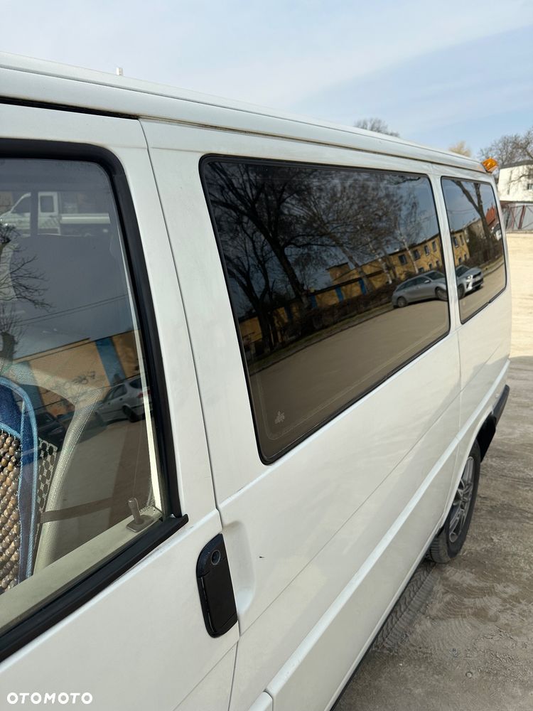 Volkswagen Caravelle - 16