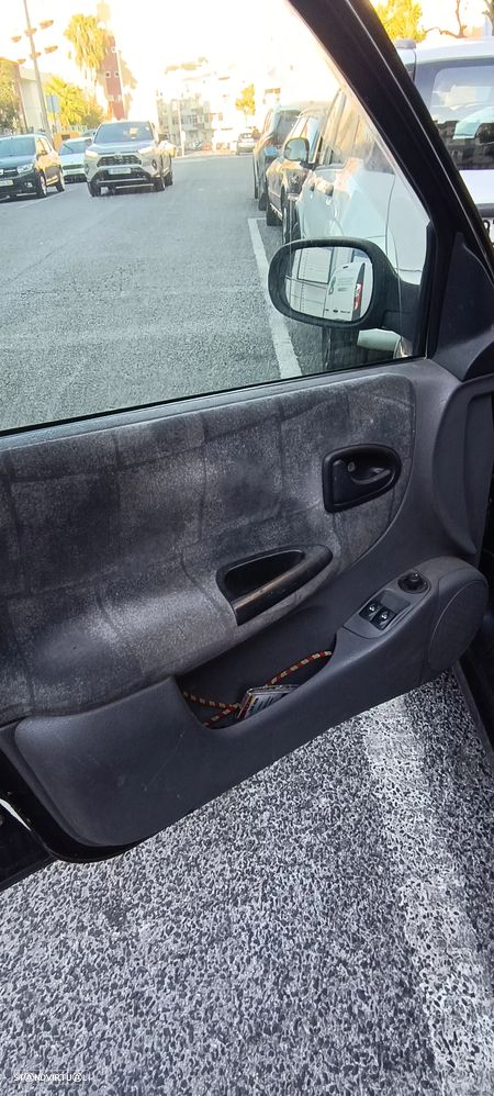 Renault Mégane 1.9 dTI RXE AC - 4