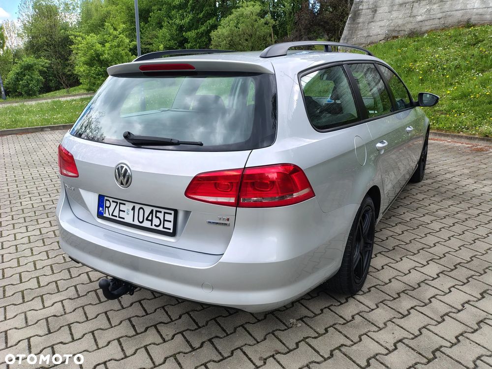 Volkswagen Passat 1.6 TDI DPF BlueMot Highline - 9