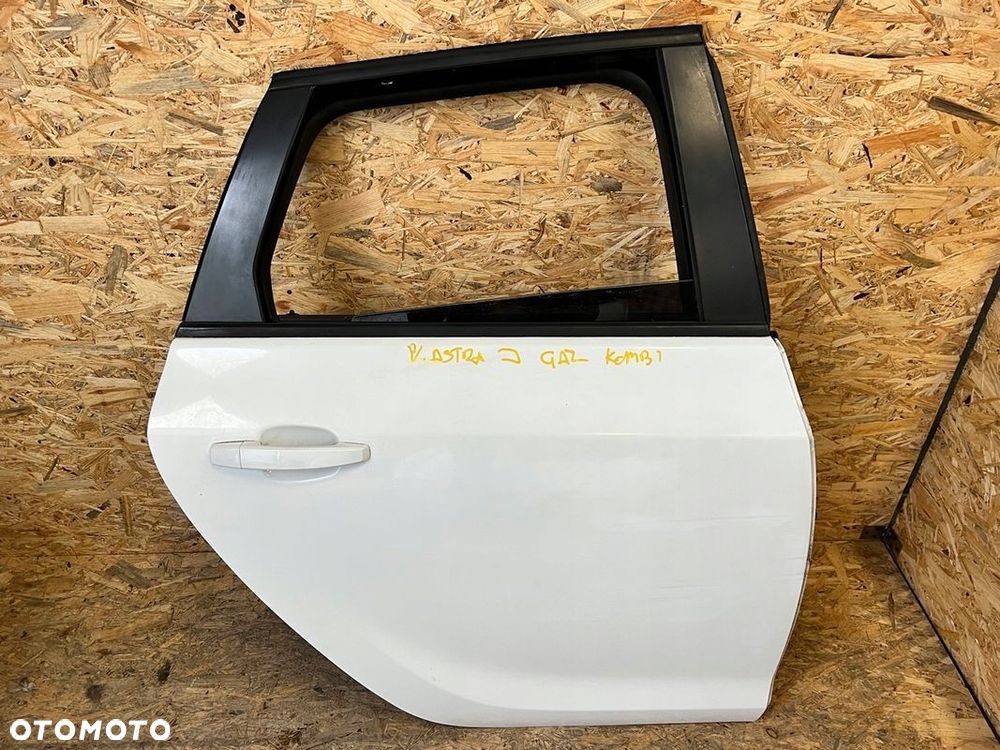 Drzwi TYLNE PRAWE prawy tył OPEL ASTRA J KOMBI IV Kod lakieru: GAZ Z40R